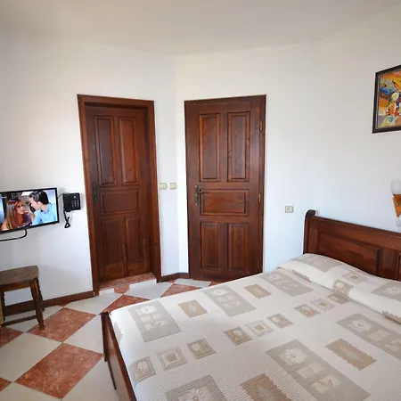 Family 3* سوزوبول