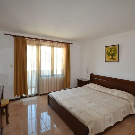 Ξενοδοχείο семеен море 3*