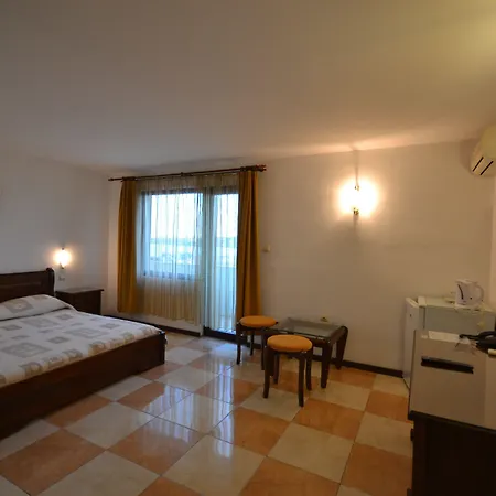 Ξενοδοχείο семеен море 3*