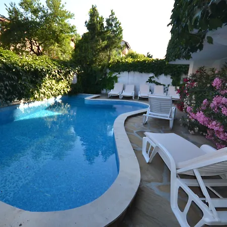 Ξενοδοχείο семеен море 3*
